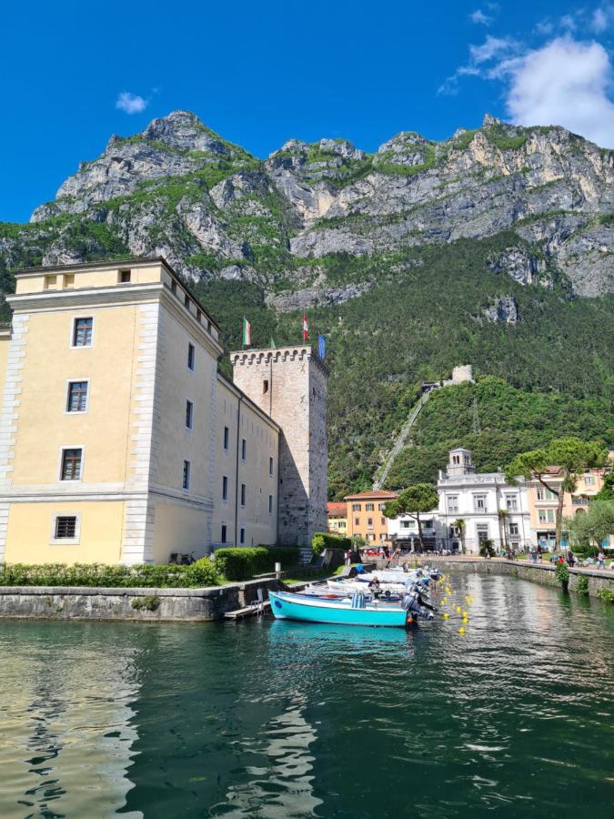 Apartamento Le Peonie Riva del Garda Exterior foto